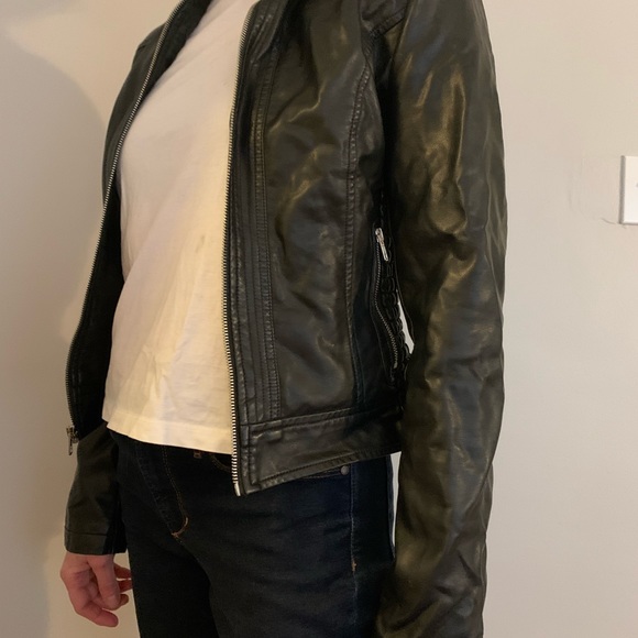 Leather jacket - Picture 2 of 3